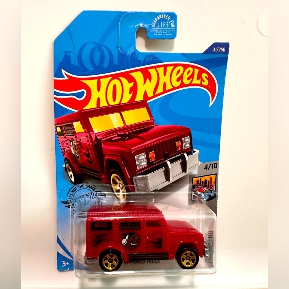 2020 HOT WHEELS 1:64 HW METRO 4/10 RED HW ARMORED TRUCK  #31/250 NIP